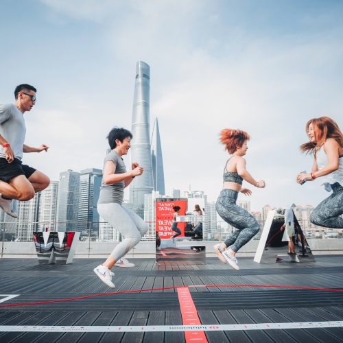 毛主席的题词“发展体育运动，增强人民体质”改变了中国